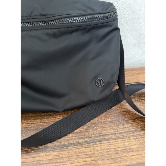 LULULEMON Go Lightly Adjustable Belt Bag Fanny Pack Black Water-Resistant Nylon - Picture 2 of 10